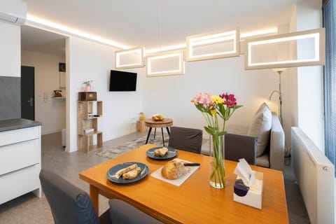 TV and multimedia, Living room, Dining area