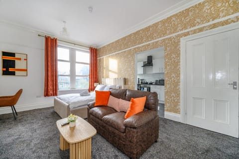 Bed, Kitchen or kitchenette, Bedroom