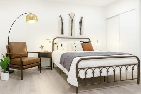 Marbella Lane - 4BR Alluring Home House in Union City