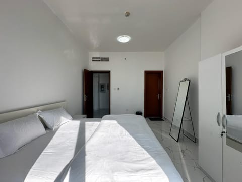 Bed, Photo of the whole room, Bedroom, air conditioner