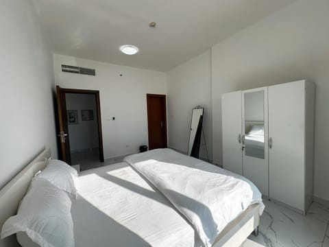 Photo of the whole room, Bedroom, wardrobe, air conditioner