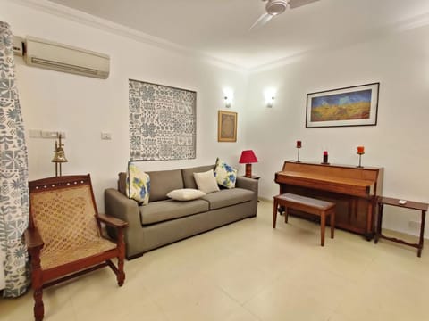 Living room, Seating area, air conditioner