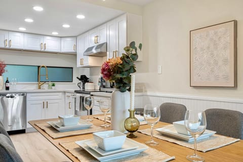 Marbella Lane-Cozy Luxury Townhome near Microsoft House in Redmond