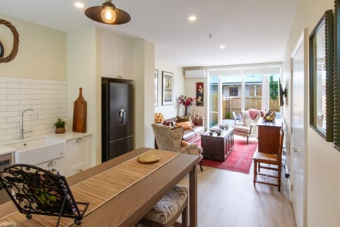 TV and multimedia, Kitchen or kitchenette, Living room, Photo of the whole room, Seating area, Dining area