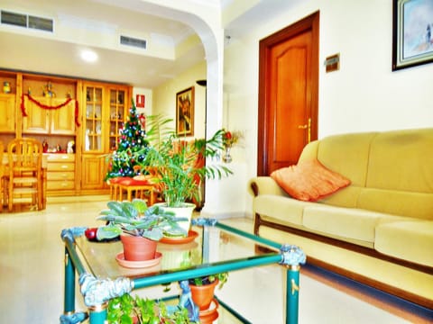 Communal lounge/ TV room, Lounge or bar