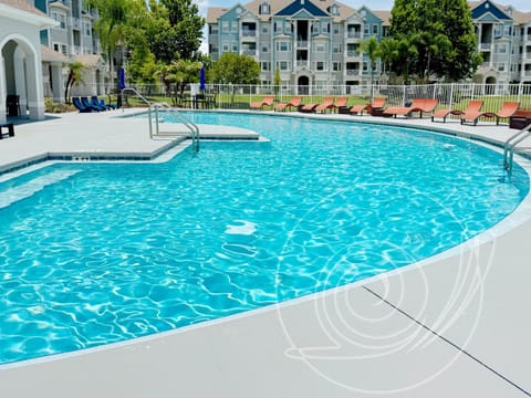 Pool view, Swimming pool, sunbed
