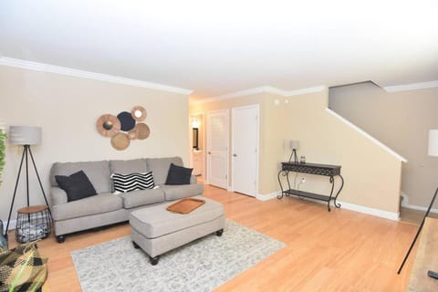 Urban Townhouse Retreat House in West Columbia