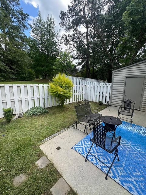 Urban Townhouse Retreat House in West Columbia