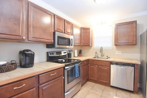 Urban Townhouse Retreat House in West Columbia