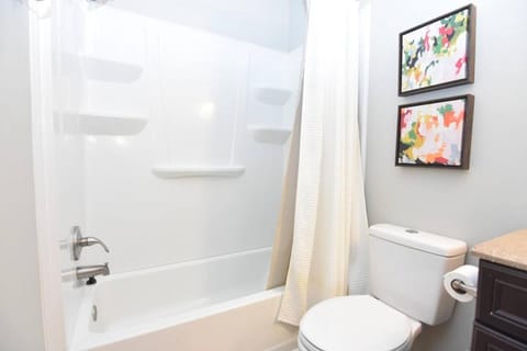 Urban Townhouse Retreat House in West Columbia