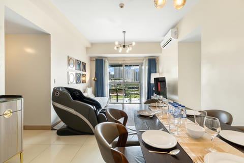 Massage, TV and multimedia, View (from property/room), air conditioner, air conditioner