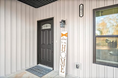 The Lookout in Downtown - 1022 Main St House in Clarksville