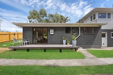 Henderson Oasis House in Auckland