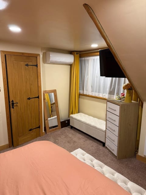 Detached property, beams, hot tub large garden House in Weymouth