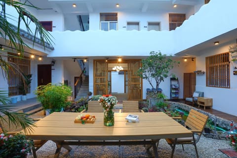 Communal lounge/ TV room, Garden, Seating area, Dining area