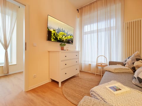 TV and multimedia, Living room, Photo of the whole room, Seating area