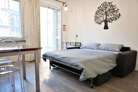 Bed, Living room, Photo of the whole room, Seating area, Bedroom