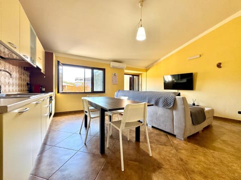 TV and multimedia, Kitchen or kitchenette, Living room, Dining area