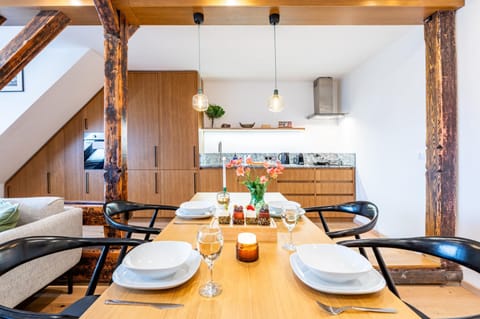 Kitchen or kitchenette, Seating area, Dining area
