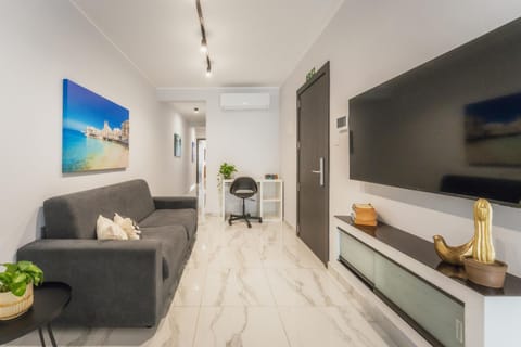 NEW - Only Suites Unit 2, Modern 2-Bedroom apartment with common heated Jacuzzi by SF Homes Apartment in Saint Julians