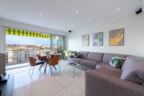 View (from property/room), Balcony/Terrace, Living room