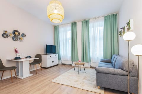 Communal lounge/ TV room, TV and multimedia, Living room, Seating area, Evening entertainment