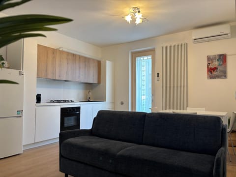 Kitchen or kitchenette, Dining area, stove