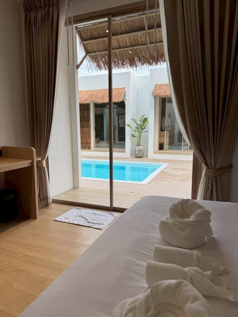 Photo of the whole room, Bedroom, Swimming pool