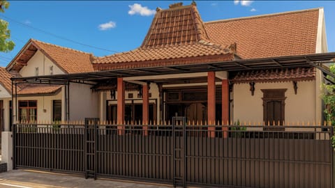 Property building, Day