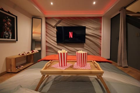 TV and multimedia, Evening entertainment
