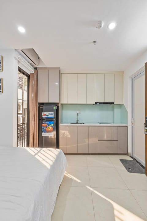 Bed, Kitchen or kitchenette, Photo of the whole room, Bedroom, minibar, oven