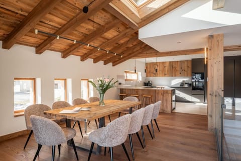 Seating area, Dining area