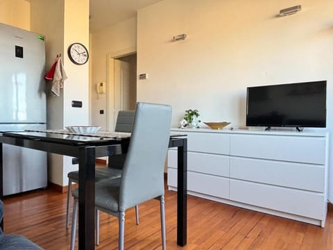 Living room, Seating area, Dining area, Evening entertainment