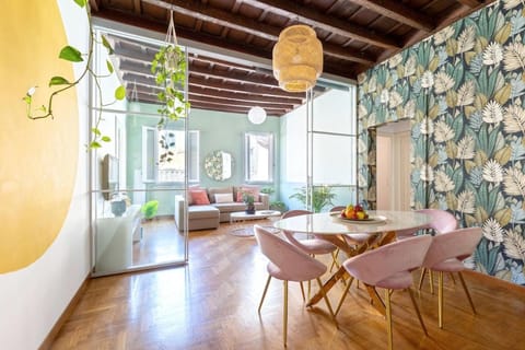 Living room, Seating area, Dining area
