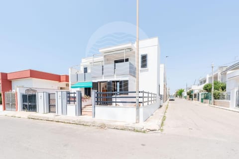 Property building, Day, Neighbourhood, Street view
