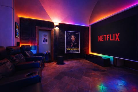 Communal lounge/ TV room, TV and multimedia, Evening entertainment