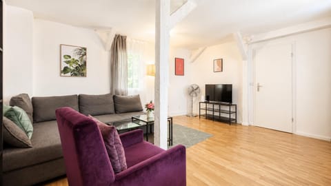 Communal lounge/ TV room, TV and multimedia, Living room, Evening entertainment
