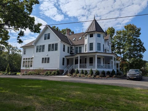 Property building, Nearby landmark, Spring, Day, Animals, Garden view, Landmark view, Landmark view, Location