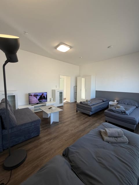 Bed, TV and multimedia, Living room, Photo of the whole room, Seating area, Bedroom