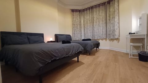 Peaceful Hot Tub Retreat with Private Garden Apartment in Cardiff