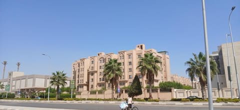 Property building, Day, Neighbourhood, City view, Street view, Location
