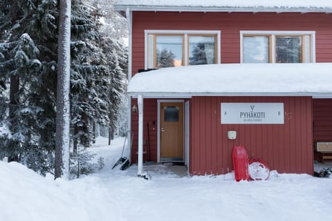 Pyhäkoti A - 30 Meters From the Slopes Apartment in Rovaniemi