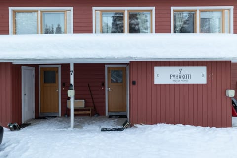 Pyhäkoti C - 30 Metres From the Slopes House in Rovaniemi