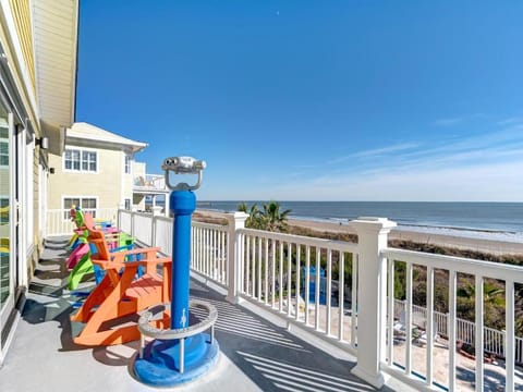 Casa Banana Oceanfront on Ocean Blvd, 6 BD, sleeps 20, pool,hot tub, elevator House in Isle of Palms