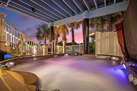 Casa Banana Oceanfront on Ocean Blvd, 6 BD, sleeps 20, pool,hot tub, elevator House in Isle of Palms