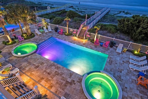 Casa Flamingo Oceanfront Dreamhouse! 8 bedroom, Sleeps 20, Pool, hot tub, elevator House in Isle of Palms