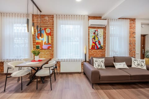 Living room, Seating area, Dining area, air conditioner