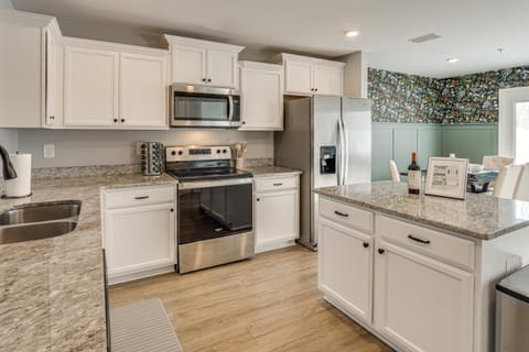 Quiet and Comfy Spring Hill Townhome with WFH Setup House in Columbia