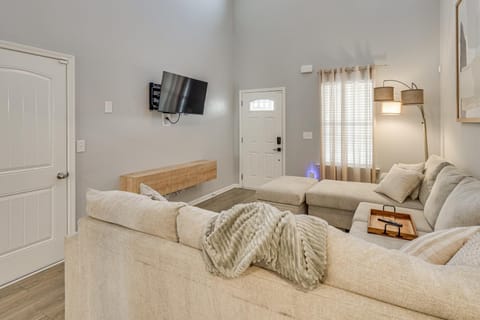 Quiet and Comfy Spring Hill Townhome with WFH Setup House in Columbia