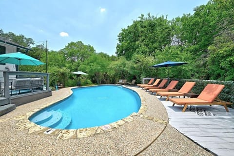 Modern 3BR 2BA Home in Vibrant Austin w Pool House in Austin